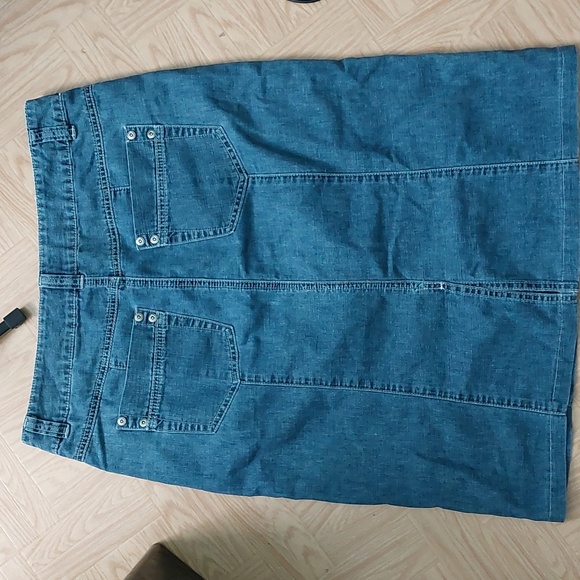 Contrast jeans: jean skirt - Picture 2 of 2